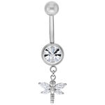 Piercing all'ombelico in argento con pendente a forma di libellula e cristallo trasparente su sfondo bianco