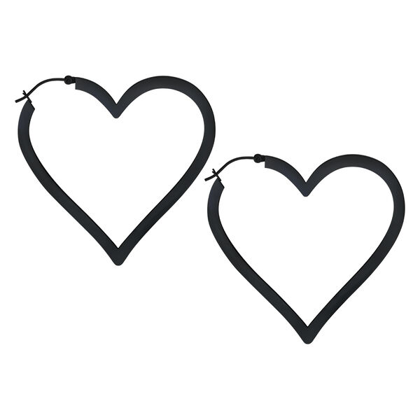 Dos pendientes negros en forma de corazón de acero quirúrgico brillante sobre fondo blanco