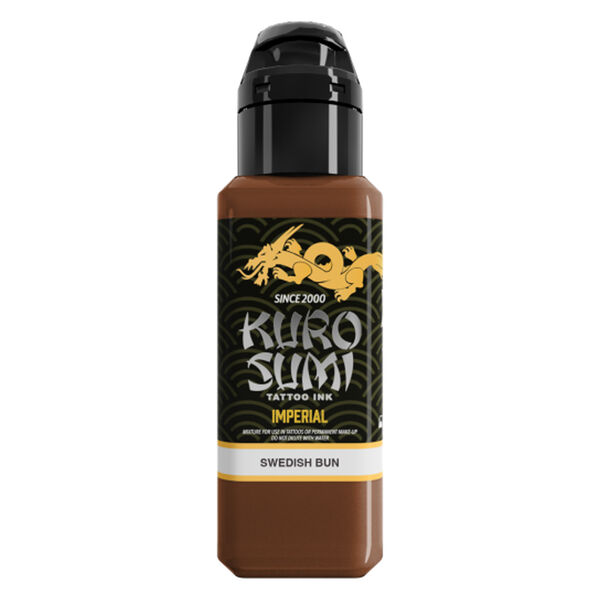 Ruskea Kuro Sumi tatuointimustepullo valkoisella taustalla