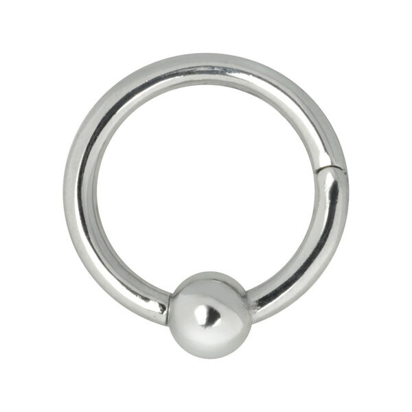 Silberner Ball Closure Ring Clicker aus Chirurgenstahl mit Kugelverschluss auf weißem Hintergrund