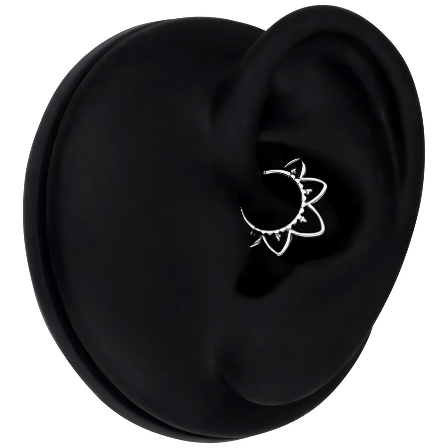 Clicker de septum plateado con cristales en modelo de oreja negra