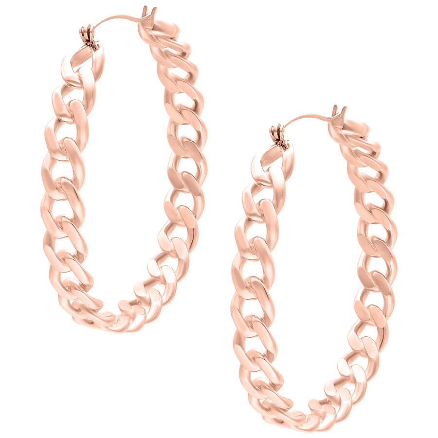 Dos brillantes Curbchain Hoops de oro rosa sobre fondo blanco