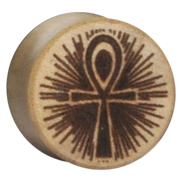 Holzplug mit Ankh-Symbol und Strahlenmuster auf hellem Hintergrund