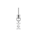 Attacco piercing argento con cristallo baguette chiaro su sfondo bianco