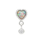 Punta a forma di cuore in opale di titanio con dettaglio in zirconia su sfondo bianco