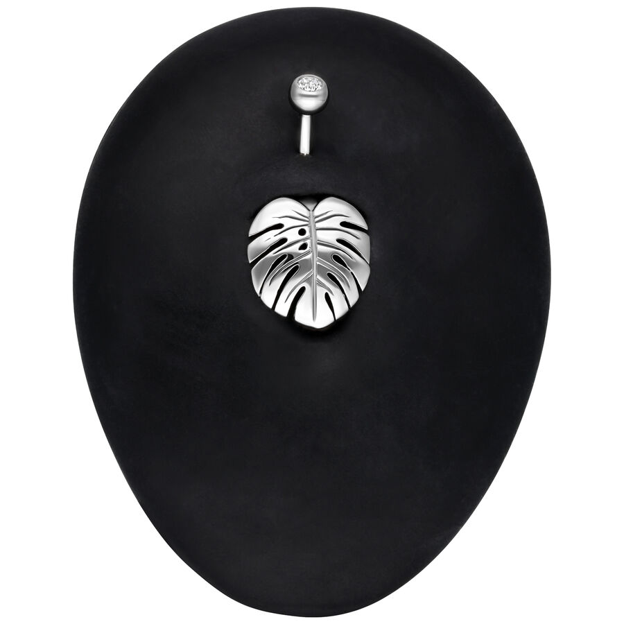 Piercing Bananabell in argento con design a foglia di Monstera su sfondo nero