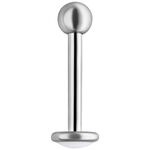 Labret in titanio argento con sfera su sfondo bianco, filettatura esterna