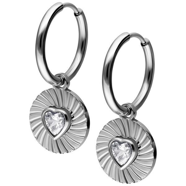 Orecchini in argento con pendenti a forma di cuore e cristalli su sfondo bianco