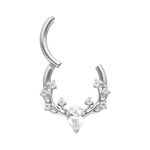 Silberner Clicker Piercing mit Kristallen in Tropfenform, auf weißem Hintergrund