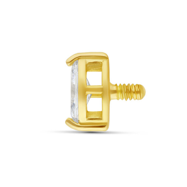 Kultainen 18K lävistyskoru zirkonilla, 4,0 mm koko, valkoisella taustalla