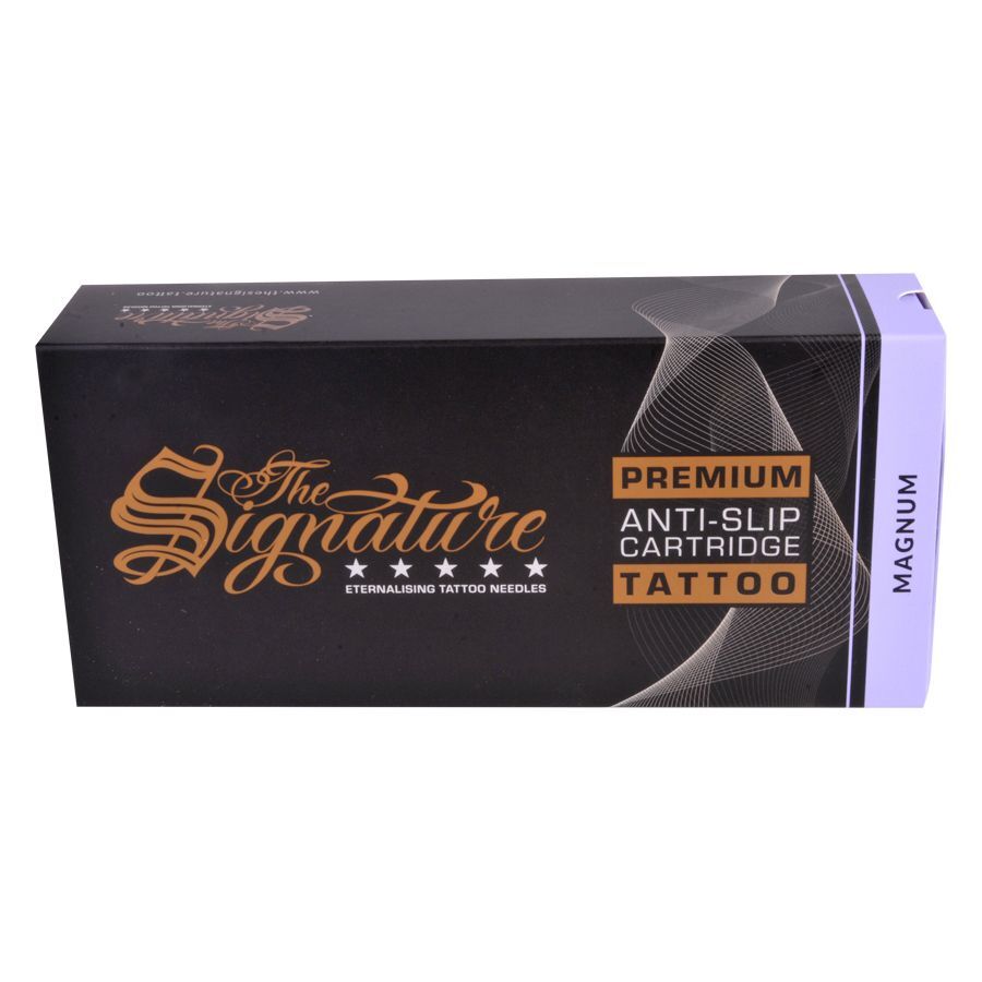 Wildcat Magnum Cartridges -mustapakkaus kultaisella tekstillä valkoisella taustalla