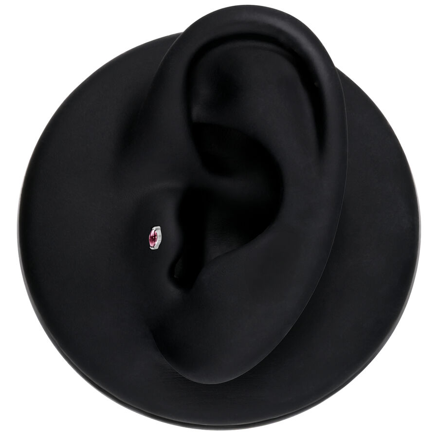 Inserto color argento con ametista ovale su sfondo nero, modello orecchio