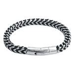 Bracciale nero e argento in nylon con chiusura in acciaio su sfondo bianco