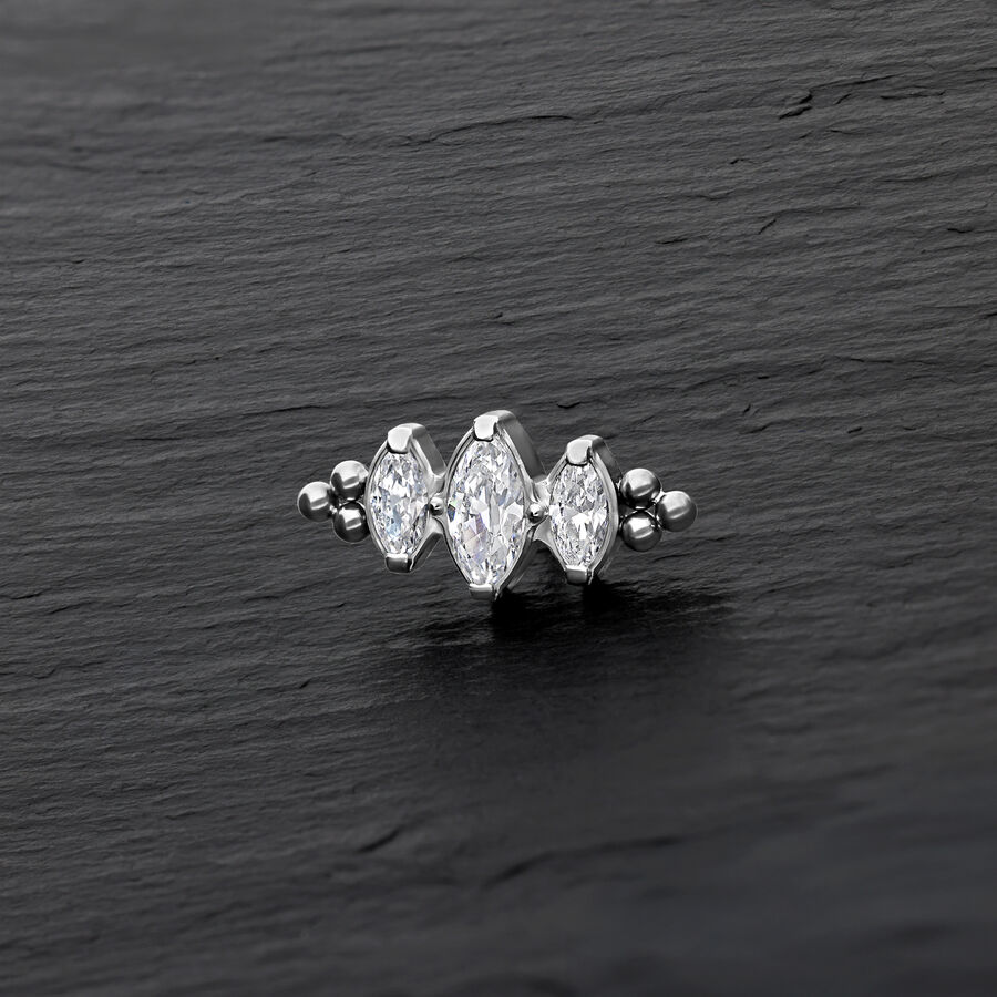 Accessorio Push Fit argento con tre cristalli chiari su sfondo nero