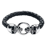 Schwarzes geflochtenes Lederarmband mit zwei silbernen Totenköpfen und einem Ringverschluss