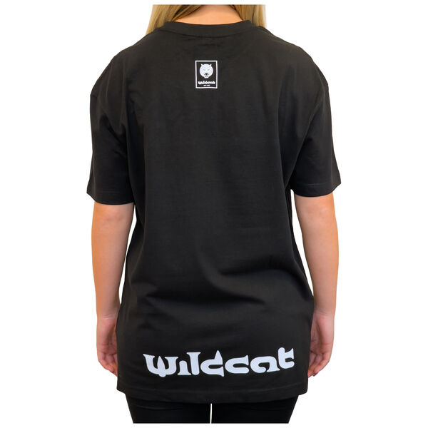 Vista posteriore di una T-shirt Wildcat nera con logo su sfondo bianco