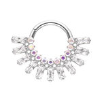 Clicker de Septum plateado con cristales en colores claros y brillantes sobre fondo blanco