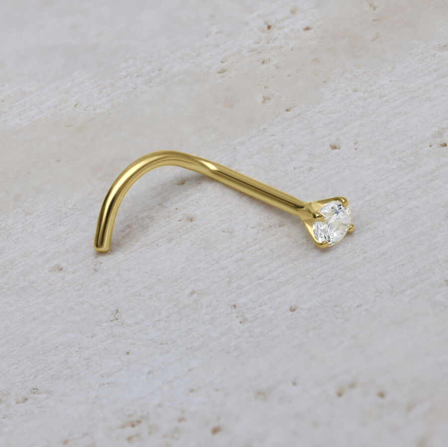 Goldener Nasenstecker mit klarem Zirkonia auf weißem Hintergrund