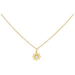 Goldene Kette mit blumenförmigem Kristallanhänger auf weißem Hintergrund