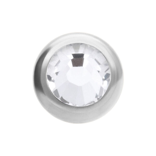 Bola de joyería plateada con piedra facetada y cristalina sobre fondo blanco