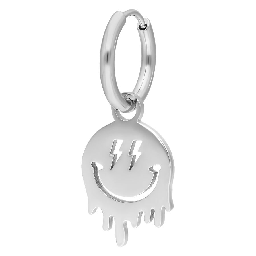 Orecchino in argento con ciondolo a forma di smiley su sfondo bianco