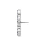 Attacco Push Fit color argento con pietre cristalline su sfondo bianco