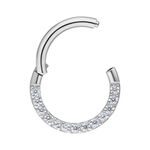Clicker per setto in argento in acciaio chirurgico con cristalli chiari su sfondo bianco