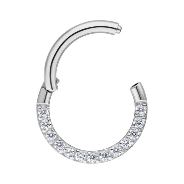 Clicker de septum plateado de acero quirúrgico con cristales claros sobre fondo blanco
