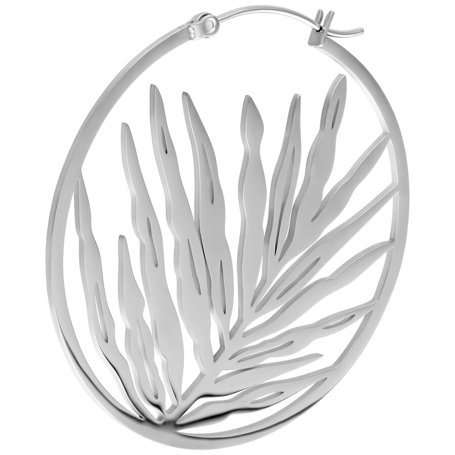 Luminosa creola in argento con design a foglia su sfondo bianco