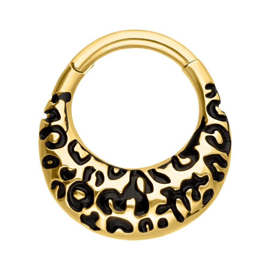 Clicker para septum dorado con estampado de leopardo negro sobre fondo blanco