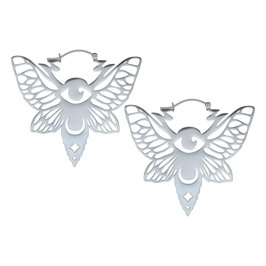 Par de aros Moth de acero inoxidable plateados sobre fondo blanco