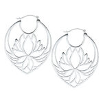Lotus Hoops color argento in acciaio inossidabile con chiusura a scatto su sfondo bianco