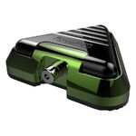 Pedal triangular en verde claro y negro sobre fondo blanco
