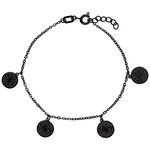 Schwarzes Armband mit Nightwish-Charms auf weißem Hintergrund