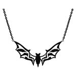 Collana con pipistrello nero in acciaio chirurgico su sfondo bianco