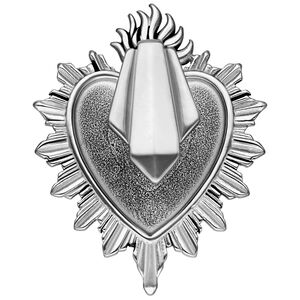 Silberne Sacred Heart Ohrgewichte aus Chirurgenstahl auf weißem Hintergrund