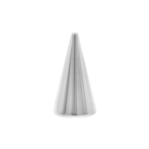 Accesorio de piercing en forma de cono de acero quirúrgico plateado sobre fondo blanco