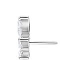 Inserto piercing in argento con pietra cristallina su sfondo bianco