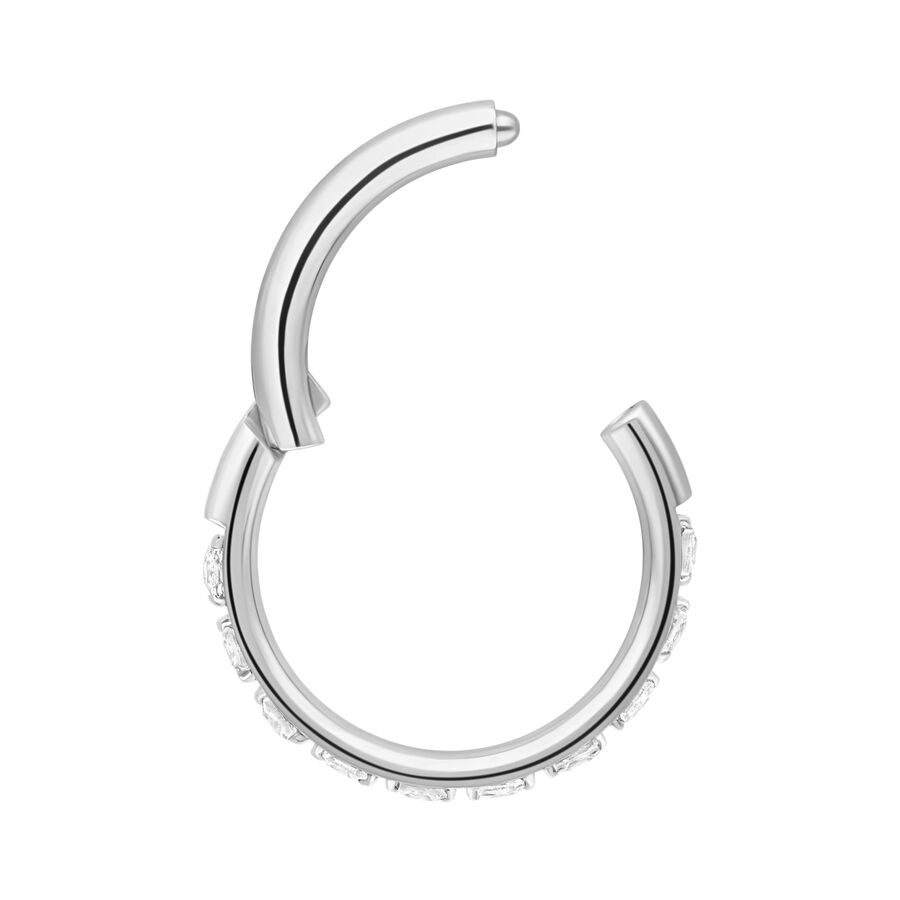 Anillo de piercing clicker plateado con cristales, 10 mm, sobre fondo blanco