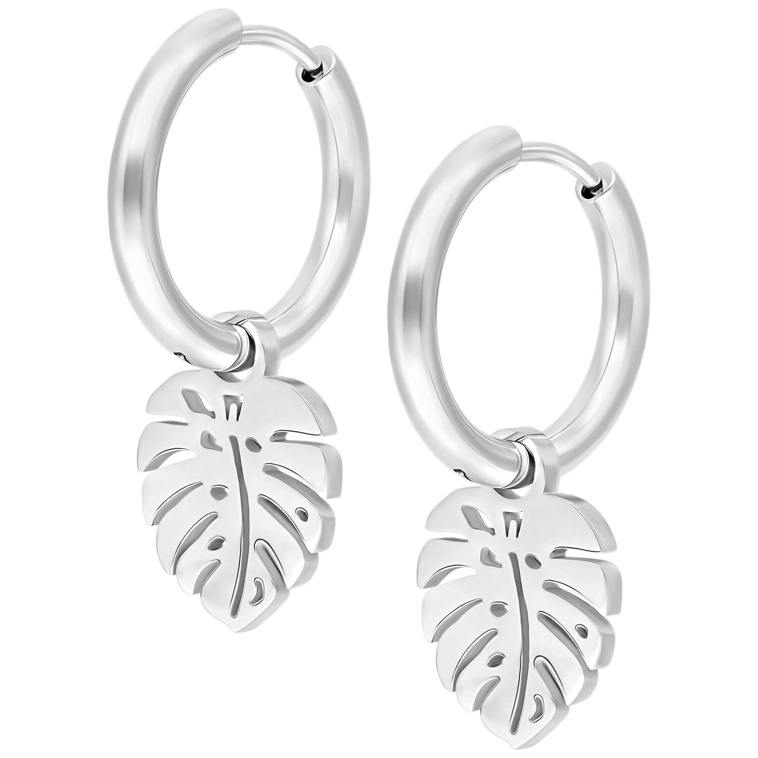 Silberne Little Monstera Leaf Hoops Ohrringe Silberfarbene Monstera-Ohrringe aus Chirurgenstahl auf weißem Hintergrund
