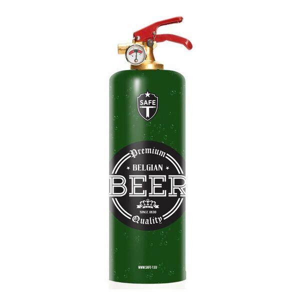 Extintor verde Beer con mango rojo y manómetro sobre fondo blanco
