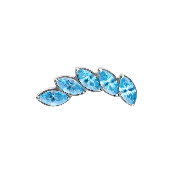 Accesorio de piercing plateado con cinco cristales aguamarina, orientado a la izquierda