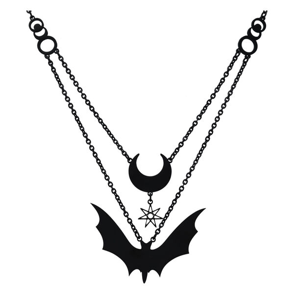 Collar negro con colgantes de media luna y murciélago sobre fondo blanco