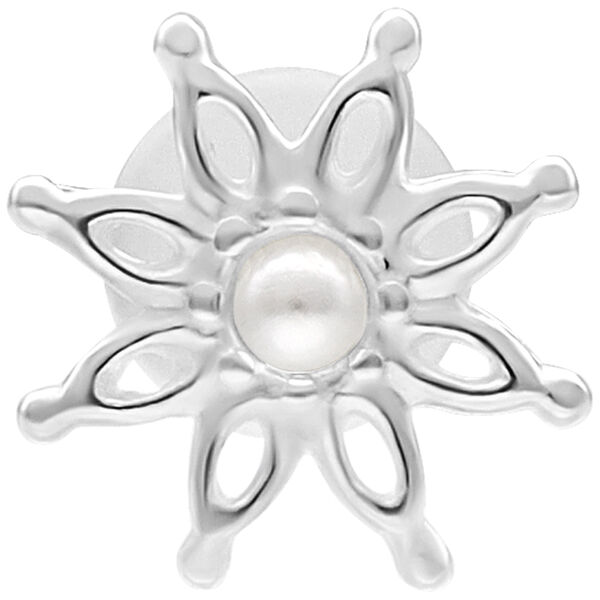 Labret plateado con diseño en forma de flor y detalle de perla sobre fondo blanco