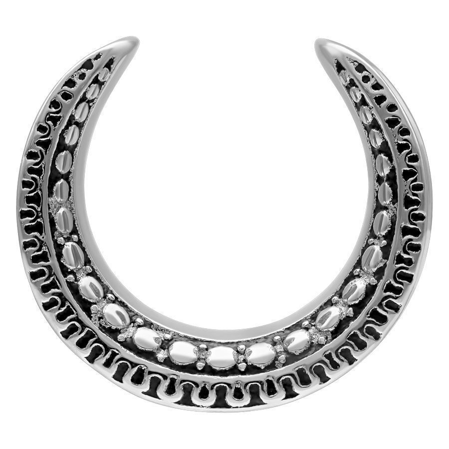 Ear Saddles Maori in argento da 8,0 mm su sfondo bianco