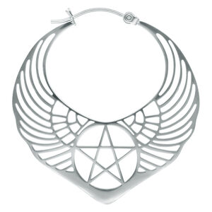 Silberner Winged Pentagram Ohrring Silberner Ohrring mit geflügeltem Pentagramm-Design auf weißem Hintergrund