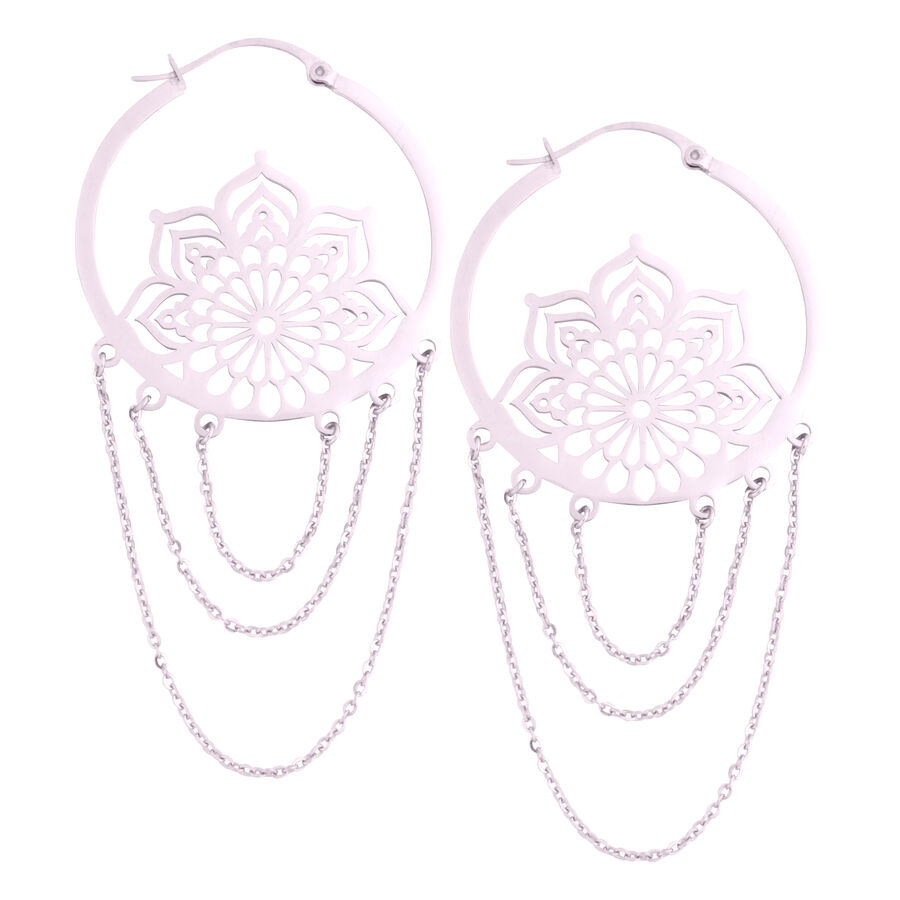Pendientes La Fleur Hoops de acero inoxidable con delicado patrón floral y colgantes en un fondo blanco