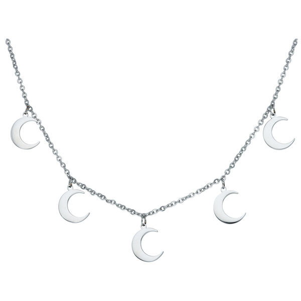 Collana argentata con cinque piccoli ciondoli a mezzaluna su sfondo bianco