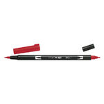 Punainen Tombow Dual Brush Pen kahdella kärjellä valkoisella taustalla