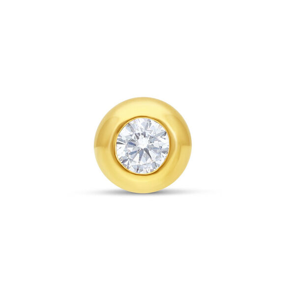 Aplique de piercing de oro de 18k con cristal claro sobre fondo blanco